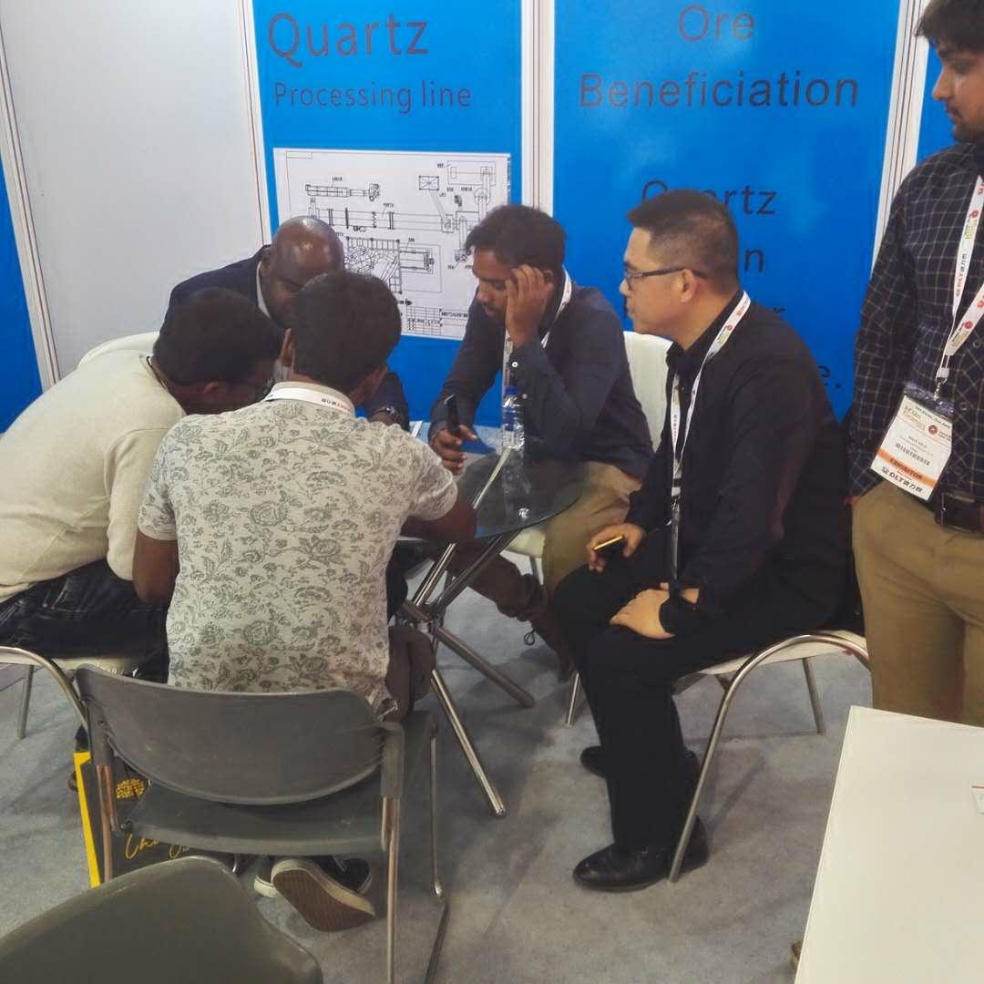 客戶在咨詢除鐵設(shè)備產(chǎn)品